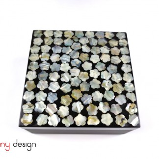 Black square lacquer box attached with mother of pearl